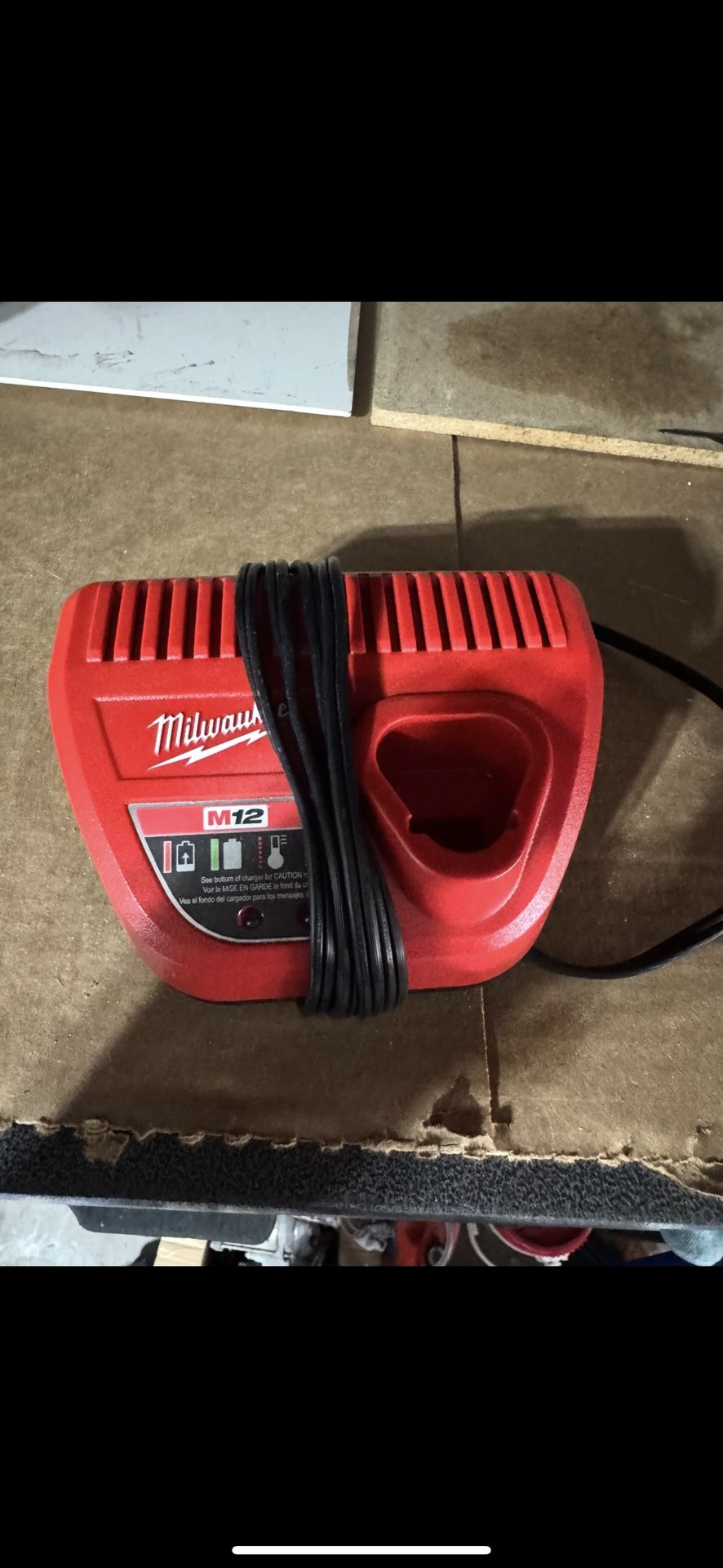 Milwakee M12 Battery Charger