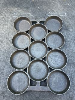 11 Cup Unmarked Cast Iron Gem Pan 