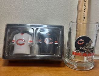 Chicago Bears Beer Pint Mug / salt and pepper shakers . $16 Ea