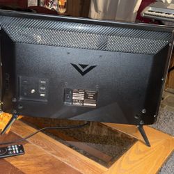 Vizio D24h-G9 Smart TV (with remote)