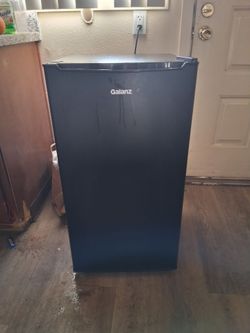 Galanz Mini Fridge Black
