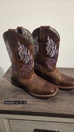Women's Cowboy Boots Size 9.5