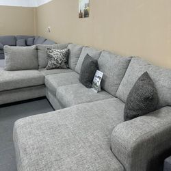 MEGGINSON STORM LAF SECTIONAL