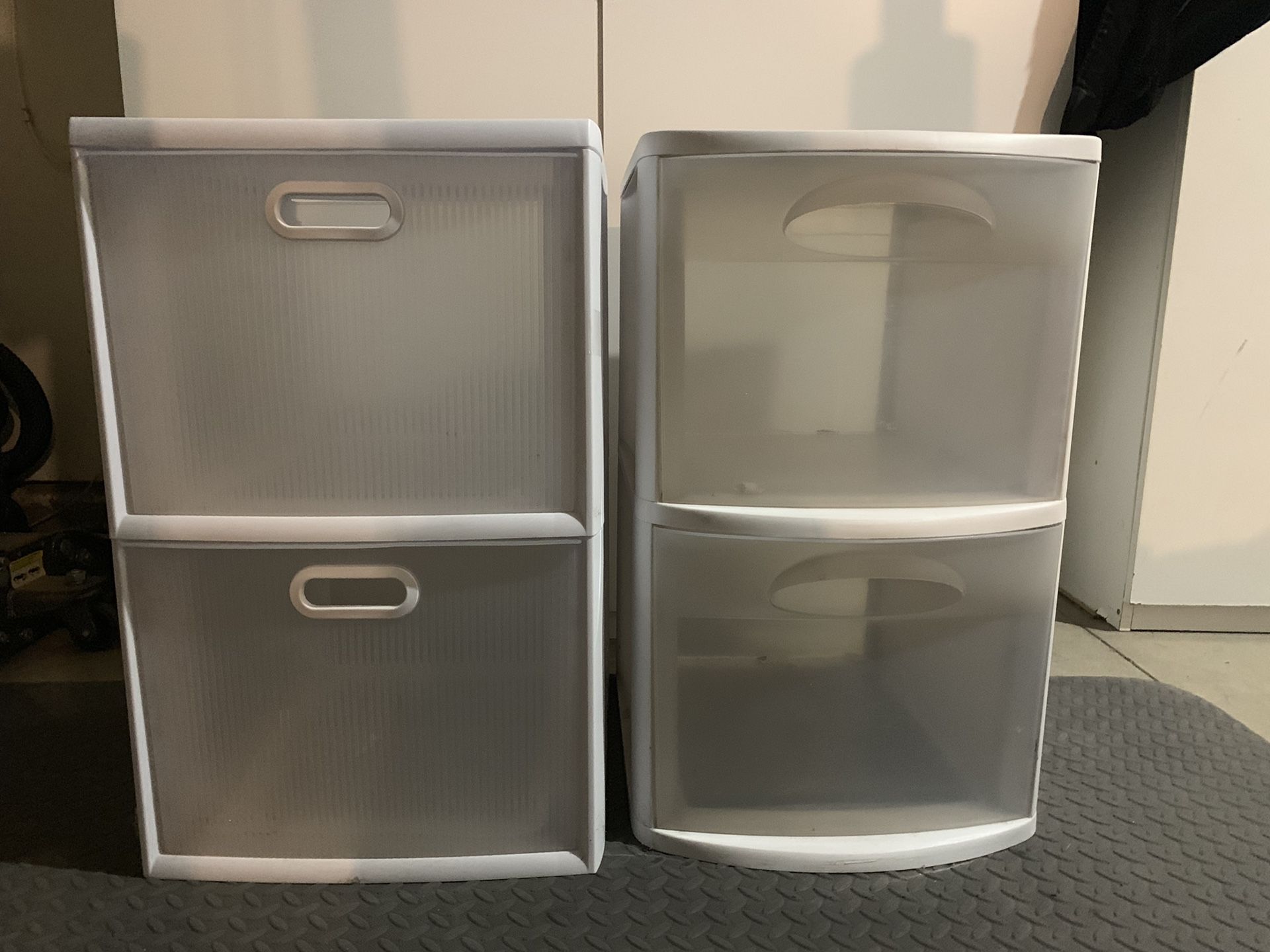 2 Plastic drawer storage