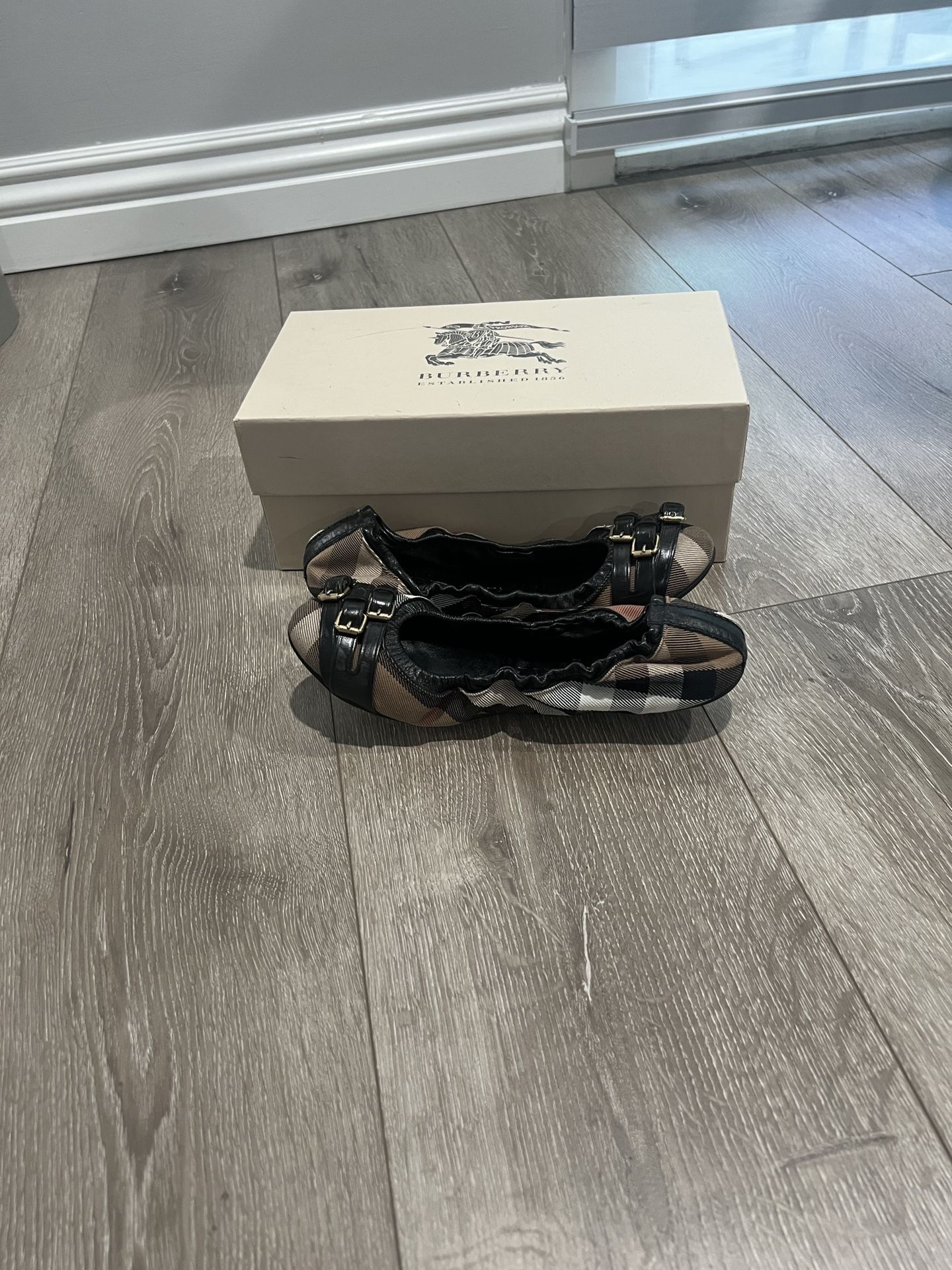 Burberry Ballet Shoes Authentic