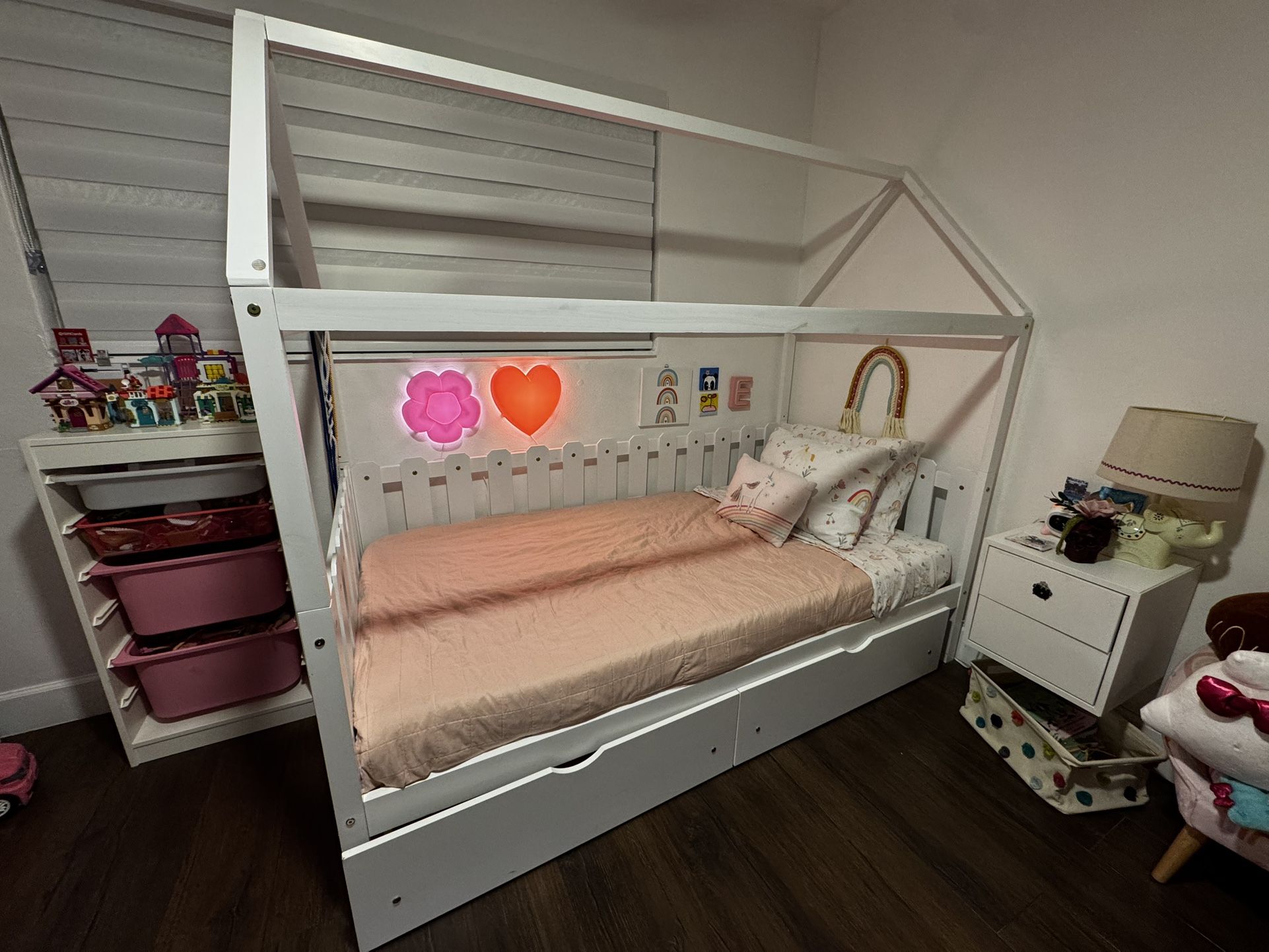 Twin Solid Wood Canopy Bed