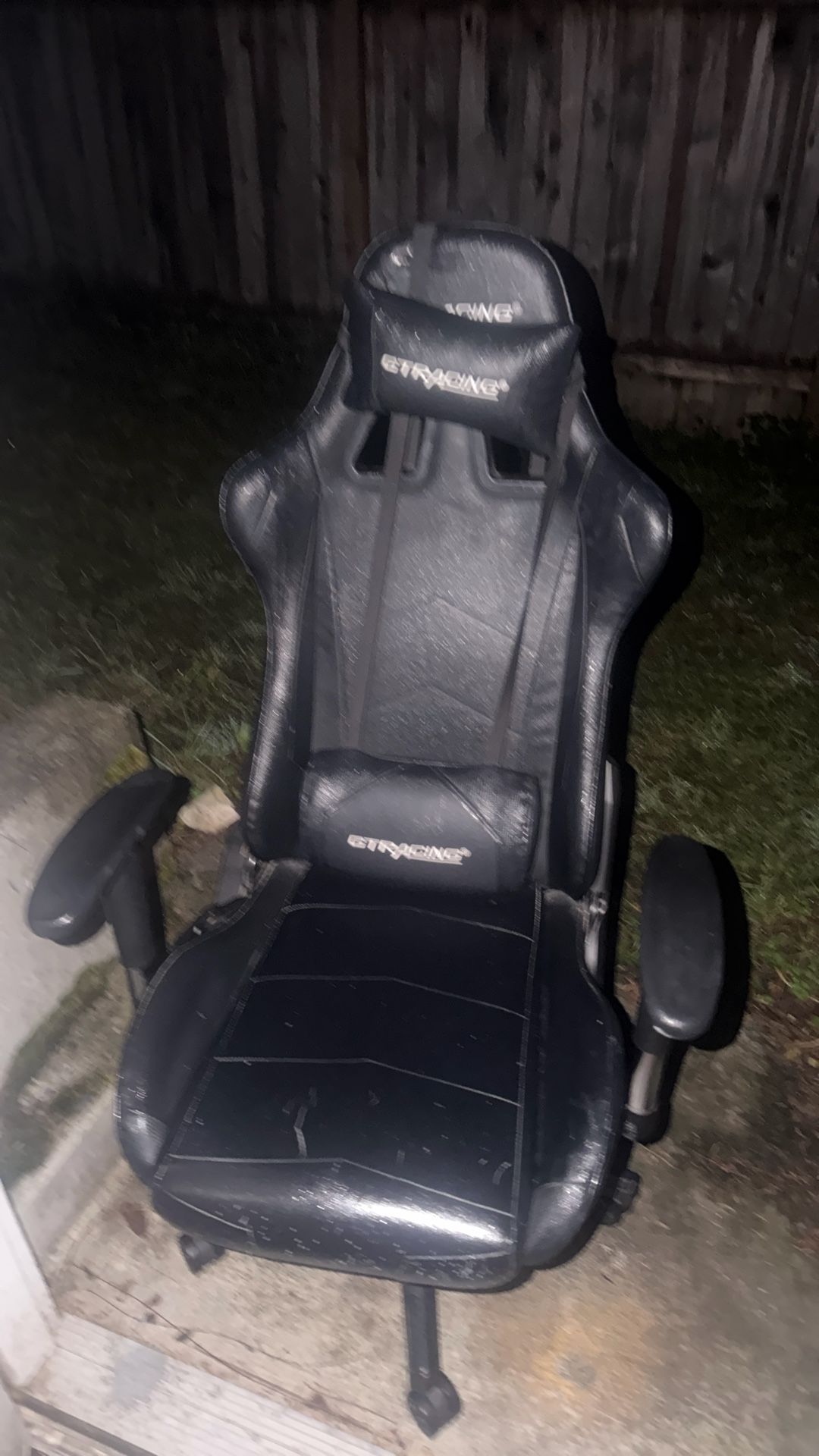 gaming chair (make offer/pick up only)