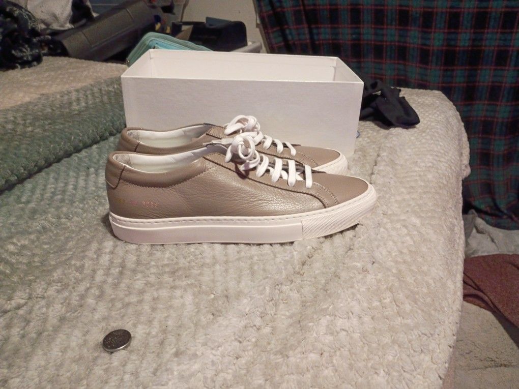 Womans Italian Sneakers Size 39 EU. / 8-8.5 US 