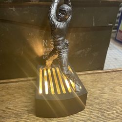 1995 Luke Statue With Lighted Base