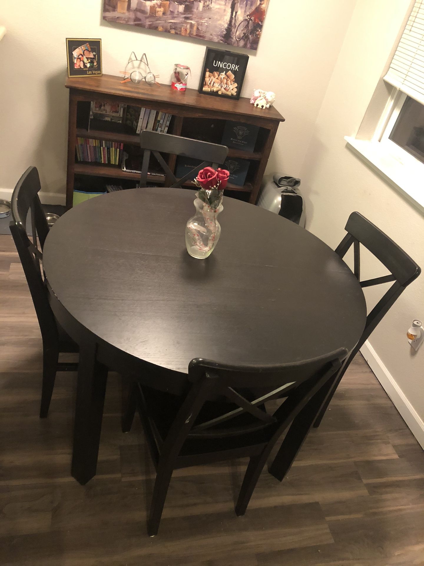 Dining table (Extendable)