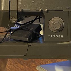 Sewing Machine. Used Very Good Condition 