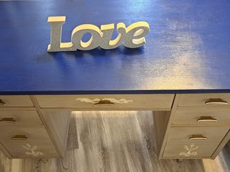 PERFECT WOOD DESK (43rd Ave and Peoria) Perfect For Kids