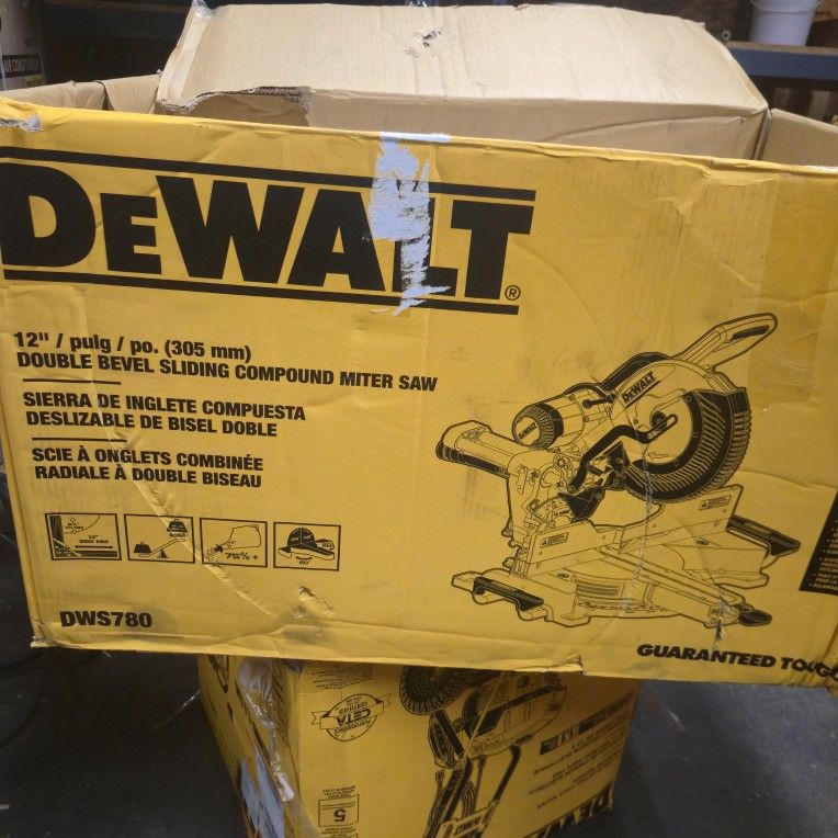 DEWALT
15 Amp Corded 12 in. Double Bevel Sliding Compound Miter Saw with XPS technology, Blade Wrench and Material Clamp