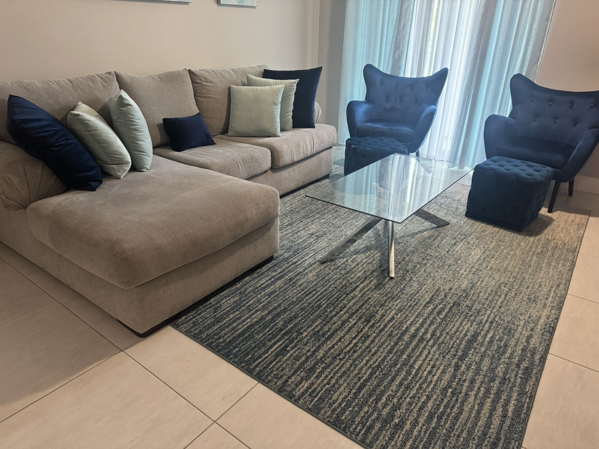 Living room -Dining Table & Bar