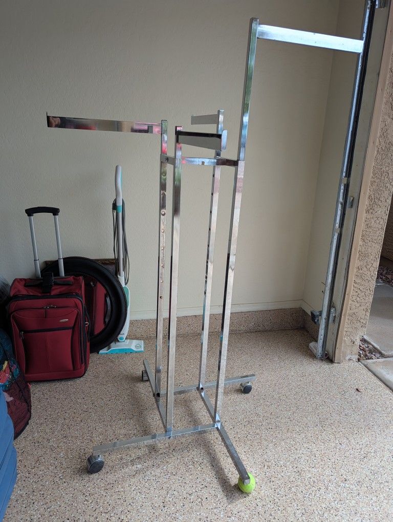 CLOTHES RACK