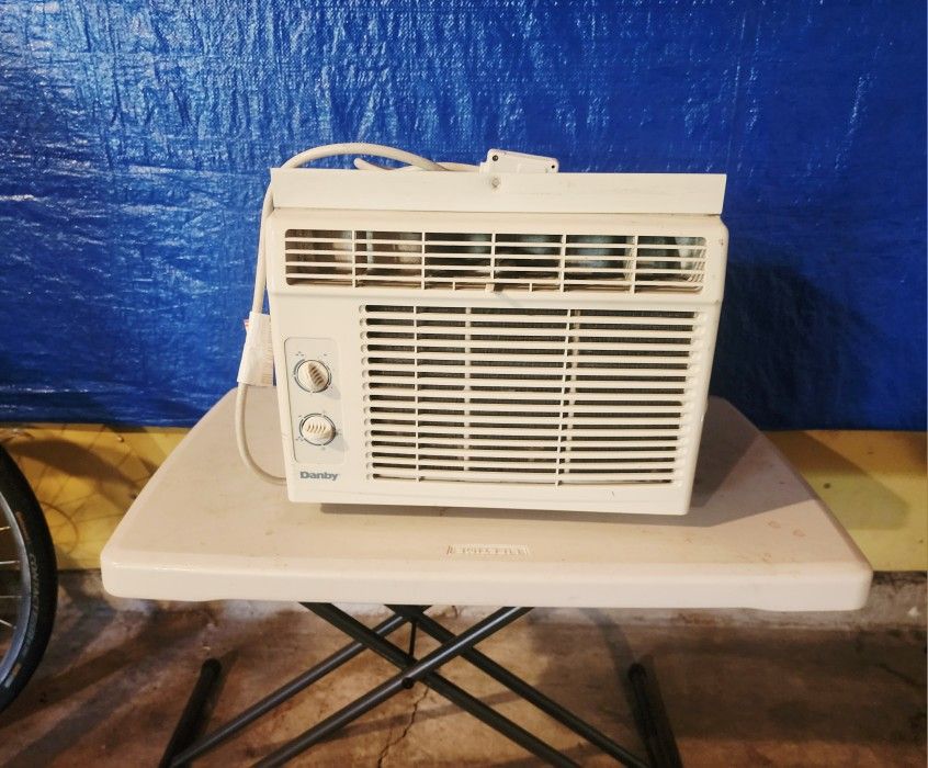 AIR CONDITIONER 5000BTU WINDOW AC UNIT