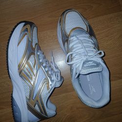 Womens Size 8 Reeboks Shoes Worn 2 Times