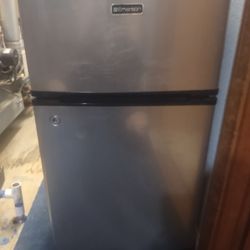 Used Mini Fridge Gets Ice Cold