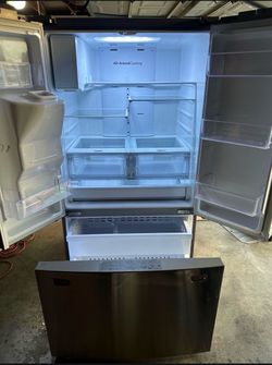 Samsung RF27T5201SR is a 36-inch, 27 cubic-foot 3-door French door freestanding refrigerator