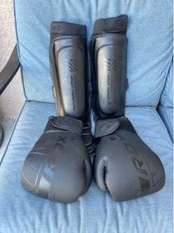 Training gloves/shin guards