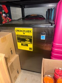 Avanti 1.7 Cu Ft Mini Fridge • Barely Used • $125 OBO