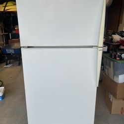24 Cubic Ft Amana Refrigerator 