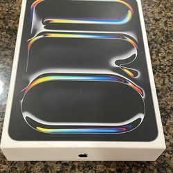 Apple Newest M4 iPad Cellualr 256 Gb Brand New 