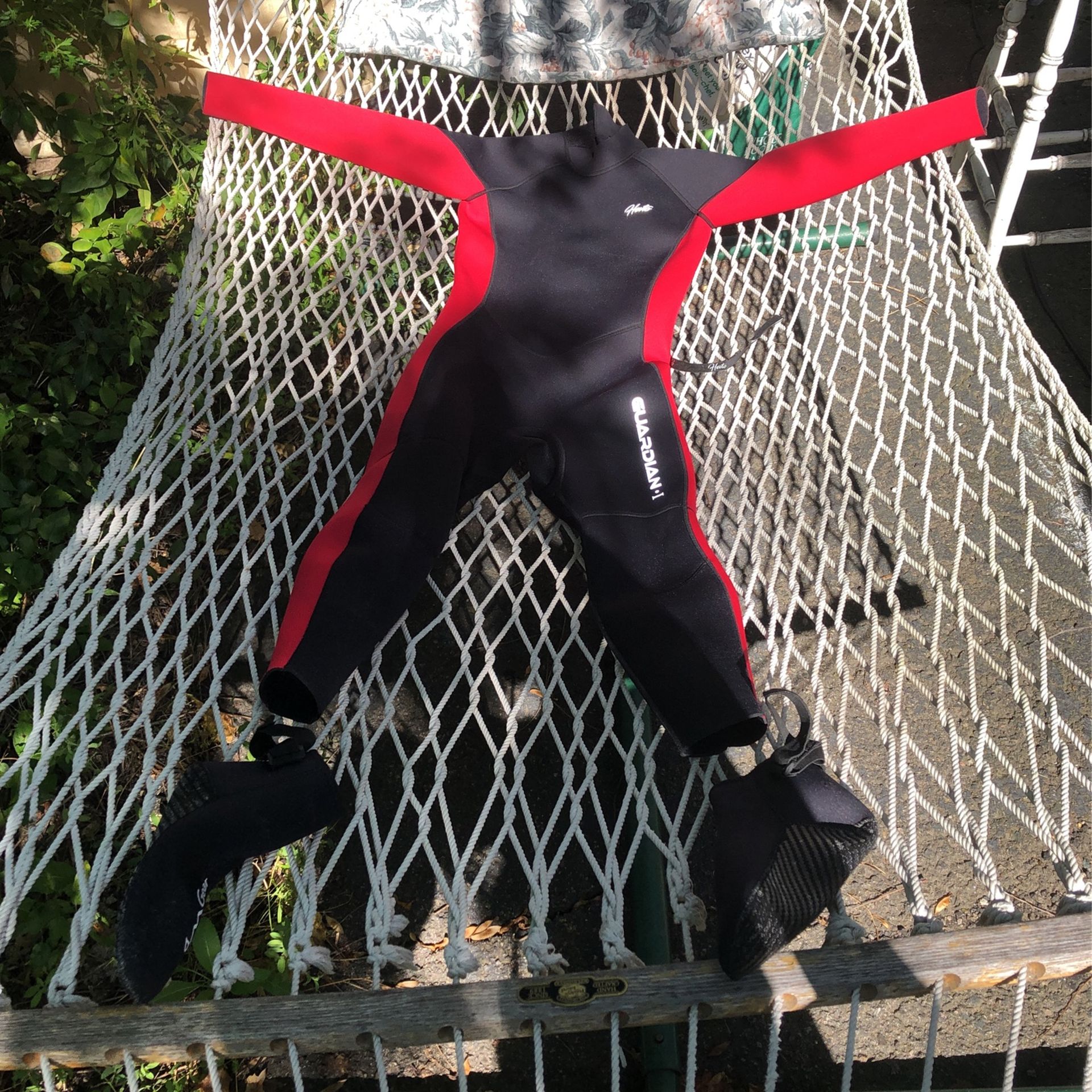 Men’s Hevto Wetsuit Size S1 and Size L Diving Socks, Like New