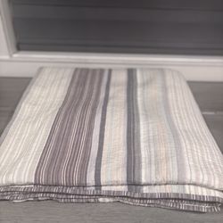 Nice Quilt / Bedspread for Queen - Full / Double bed