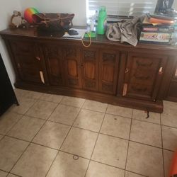 Dresser Two Nightstan And Mirrors