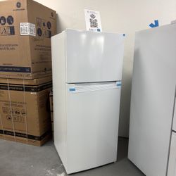 Element 18 Cubic Feet Top Freezer Refrigerator Brand New 
