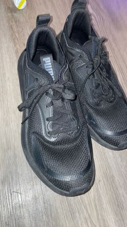 Black puma tennis shoes