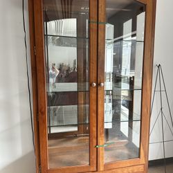 Stanley American View Curio Cabinet