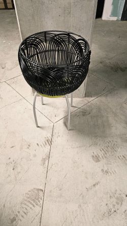 Black Round Shaped Woven Free Standing Multipurpose Home Storage Basket