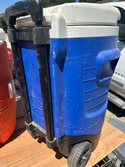 Igloo 5 gal beverage cooler