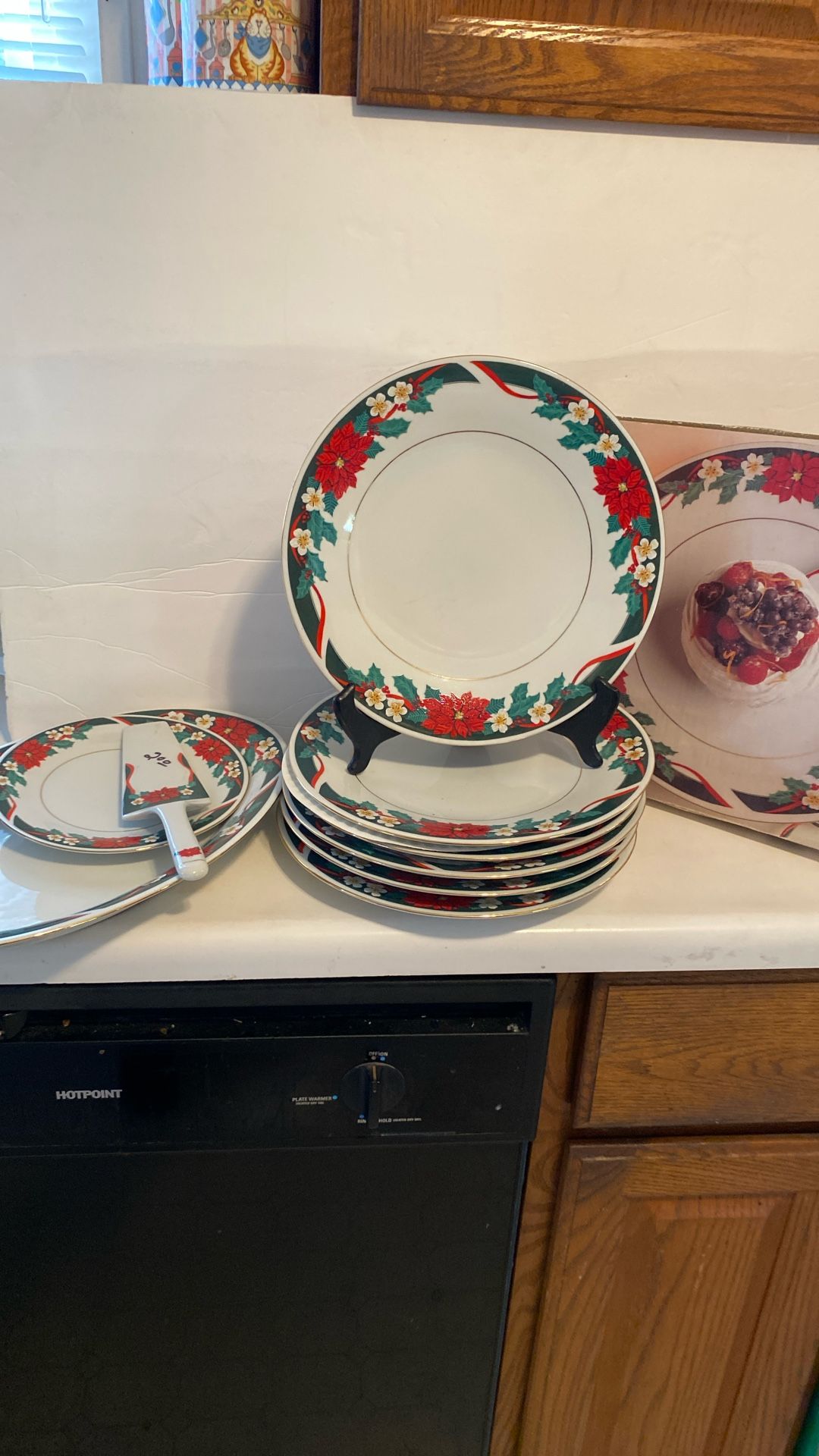 Six Plates Of Fine China. Decks The Halls. cake server is extra
