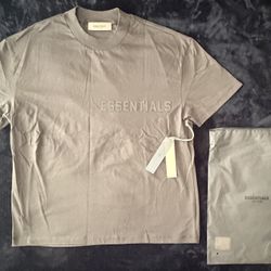 Essentials Size MEIDUM T-shirt 