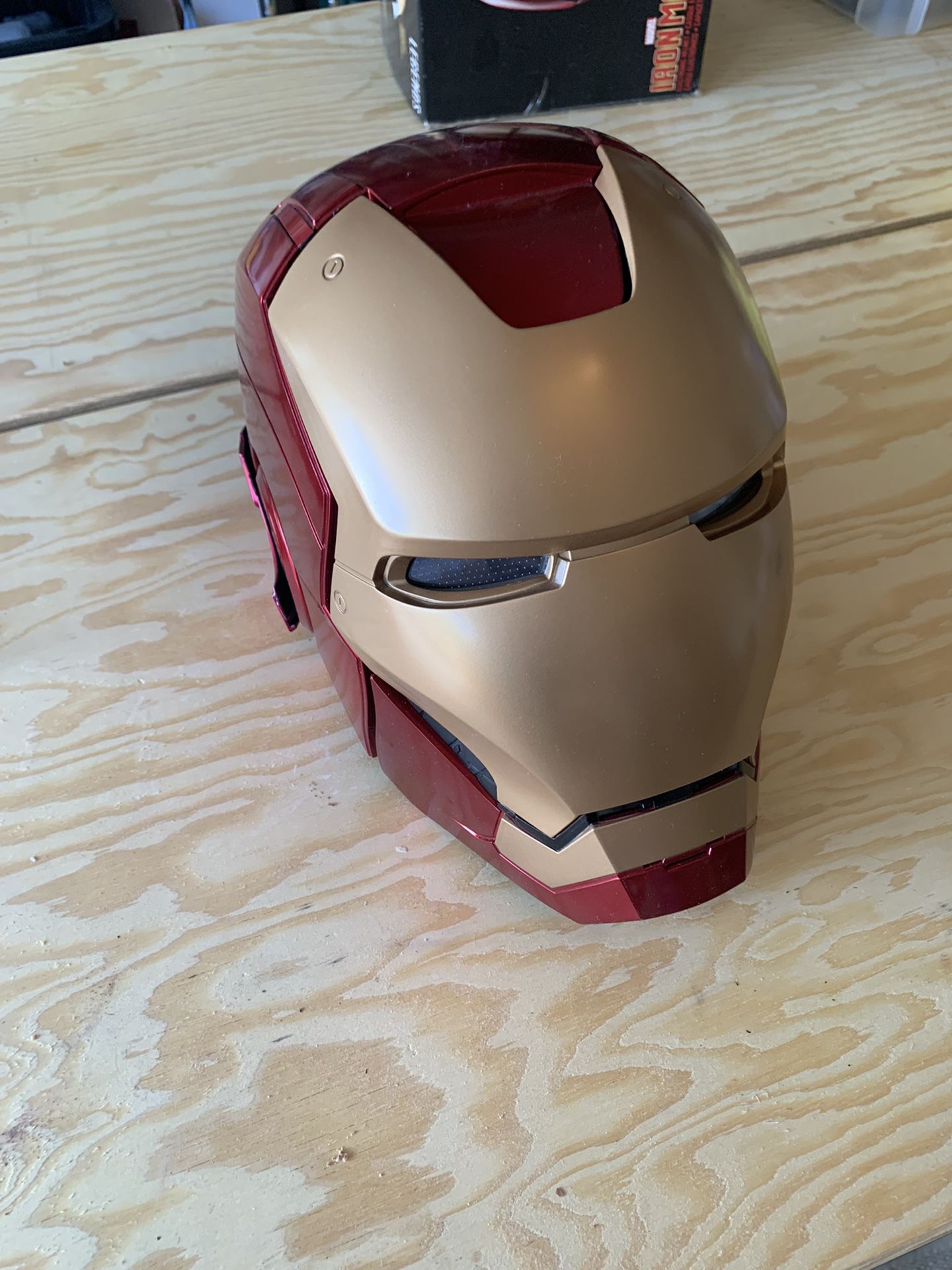 Marvel Legends Iron Man Electronic Helmet - B7435, Haloween