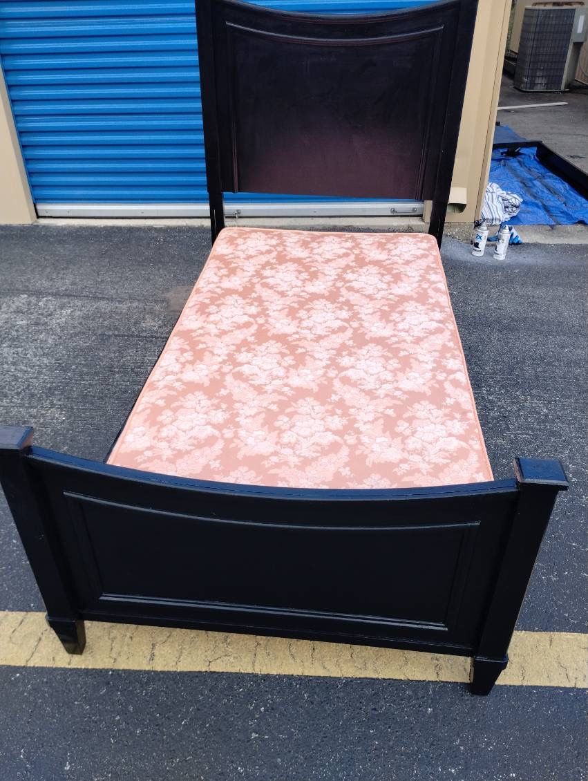 Twin Bed Frame   Box Spring & Mattress 