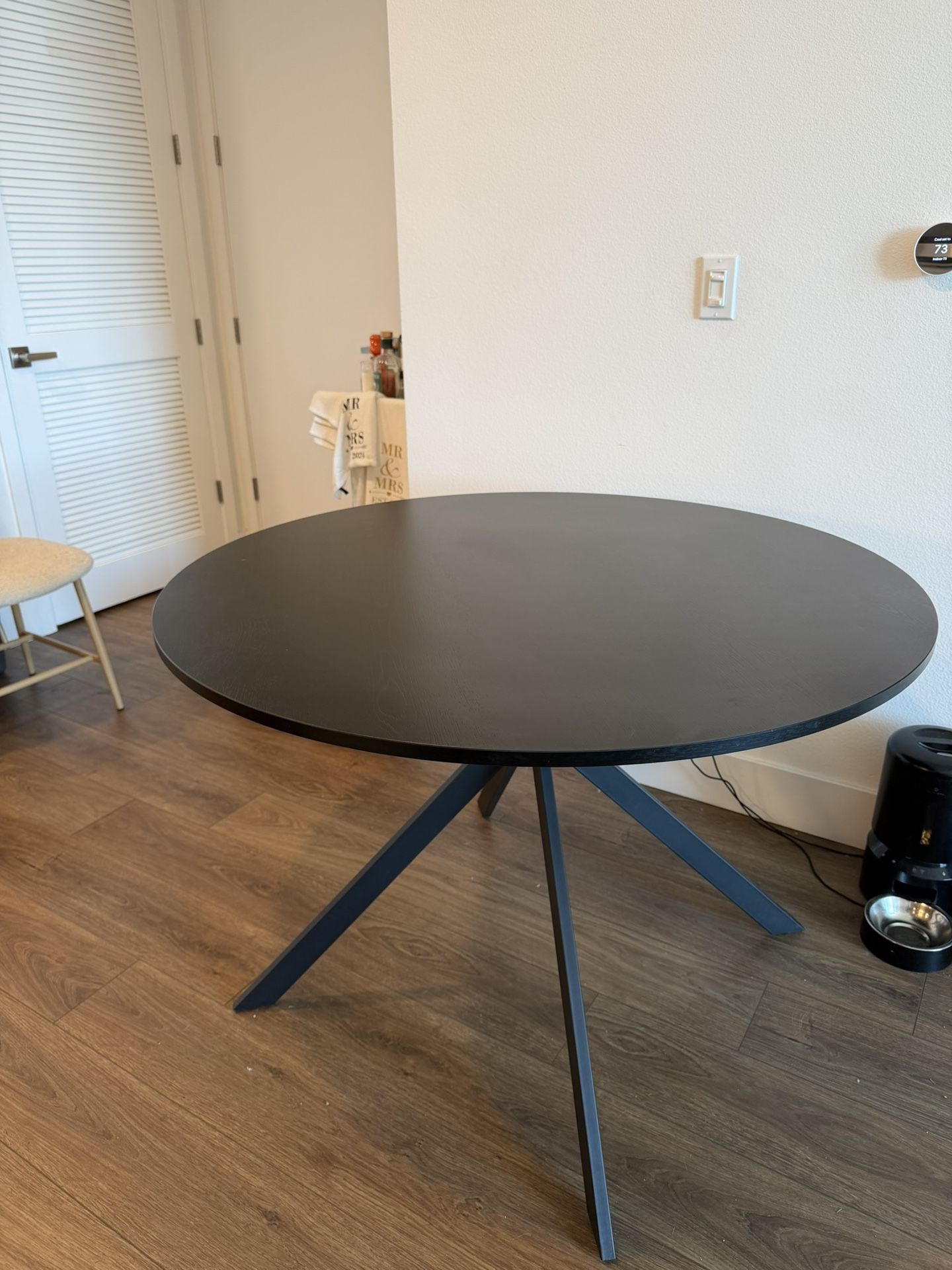 Dining Table Round
