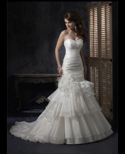 Maggie Soterro - wedding gown