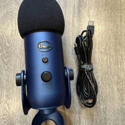 Logitech Creators Blue Yeti USB Microphone Gaming