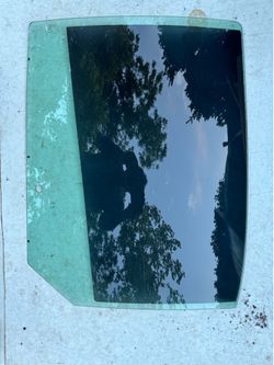 2013-2019 Ford Taurus door glass