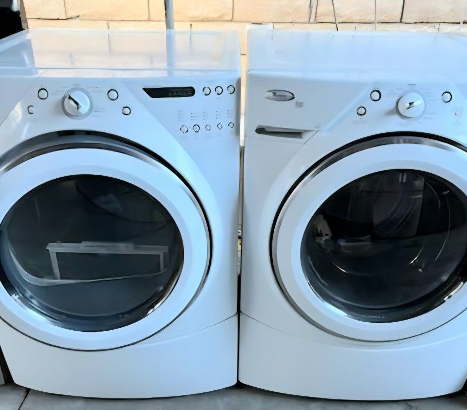 WHIRLPOOL WASHER AND GAS DRYER SET