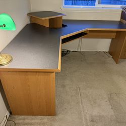 Corner Office Desk. Wood