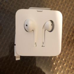  Apple EarPods Headphones with Lightning Connector, Wired Ear Buds for iPhone with Built-in Remote to Control Music, Phone Calls, and Volume