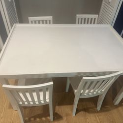 Kids Craft Table With Four Chairs