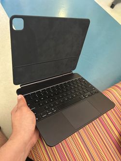 Magic Keyboard for iPad Pro 13-inch (M4)