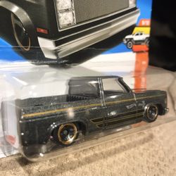 Hot Wheels 83 Chevy Silverado 