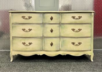 Bassett Furniture Industries Dresser Cream/Green Distressed Finish Free Delivery 🚚 NYC & NJ